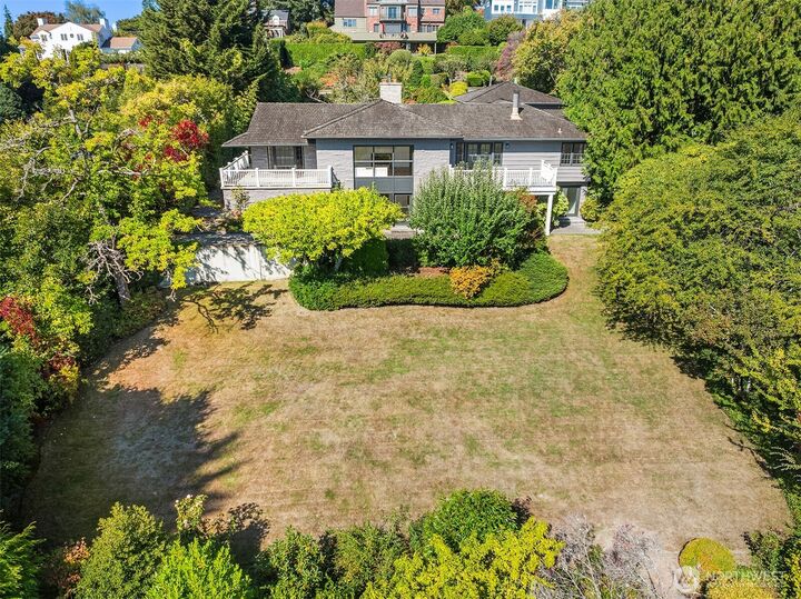 Property Photo: 6115 NE Keswick Drive WA 98105