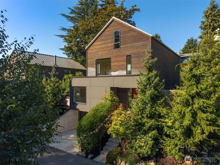 Property Photo: 6015 53rd Avenue NE WA 98115