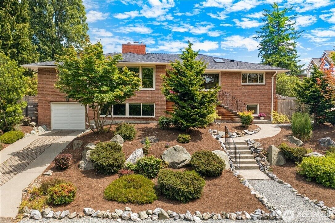 Property Photo:  11704  Palatine Avenue N  WA 98133 