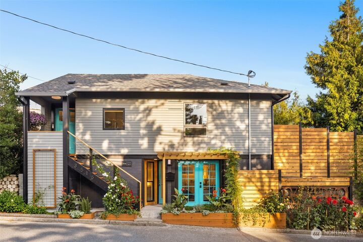 Property Photo: 3516 Carr Place N WA 98103