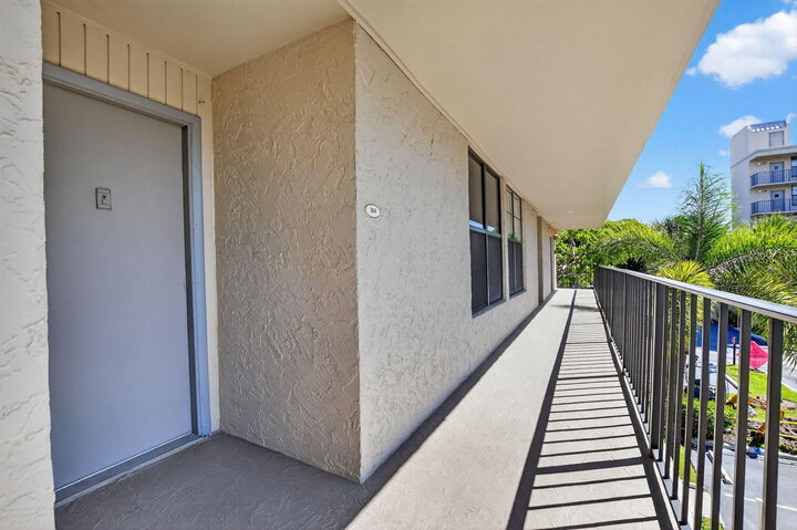 Property Photo: 11 Royal Palm Way 3040 FL 33432