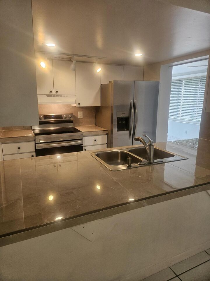 Property Photo: 2141 SW 23rd Avenue FL 33312