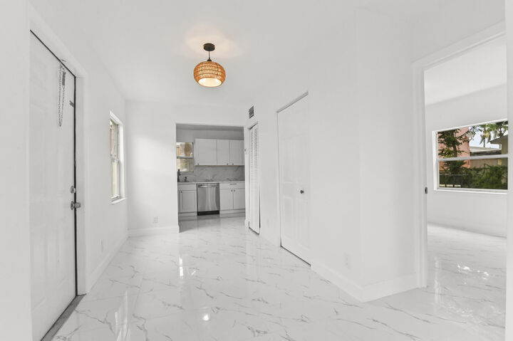 Property Photo: 515 Putnam Road FL 33405