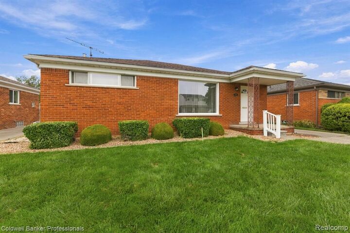 Property Photo:  23131 Playview Street  MI 48082 