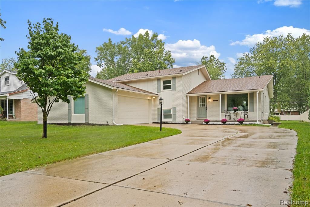 Property Photo: 8240 Hampton Road MI 48138