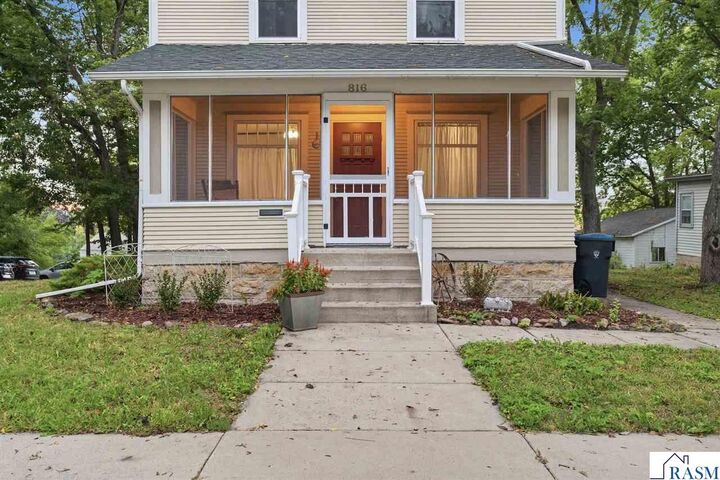 Property Photo:  816 N 5th Street  MN 56001 