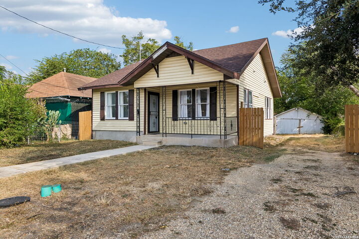 Property Photo: 637 Canton TX 78202
