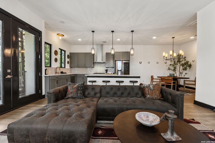Property Photo: 730 E Josephine St TX 78208