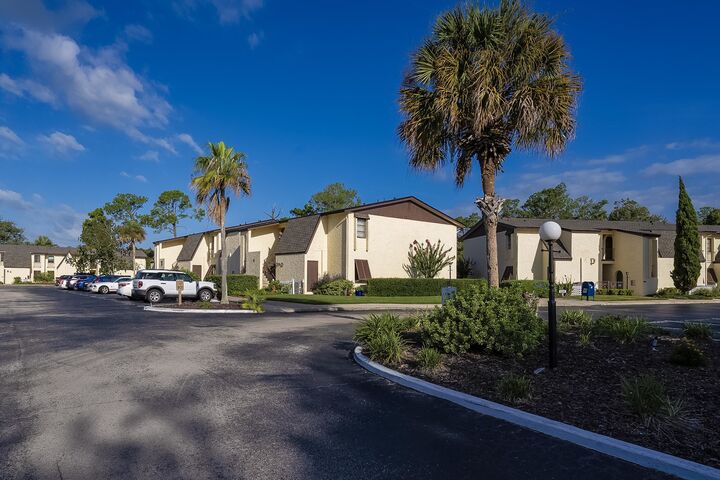Property Photo: 600 Domenico Cir E4 FL 32086