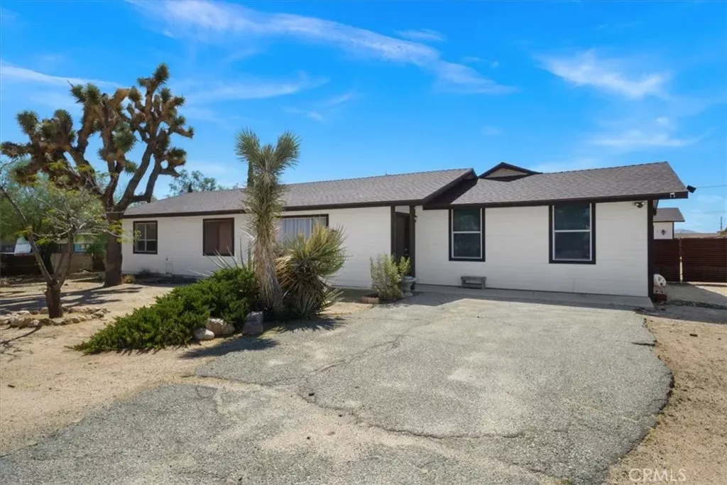 Property Photo:  58407 Campanula Street  CA 92284 