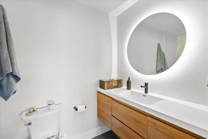 Property Photo:  2400 Voorhees 4  CA 90278 