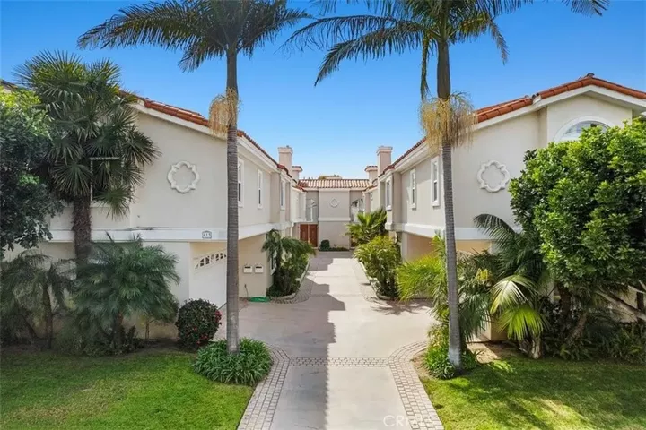 Property Photo: 413 N Elena CA 90277