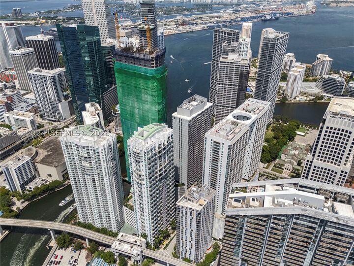 Property Photo:  77 SE 5th St 2502  FL 33131 