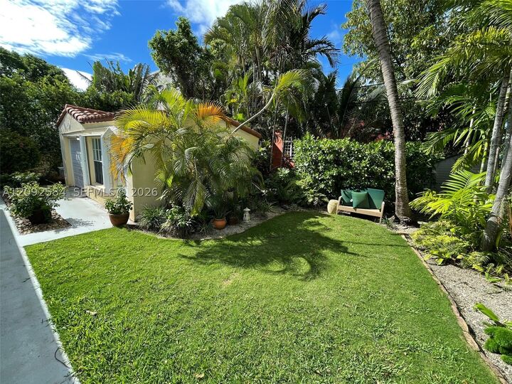 Property Photo: 1018 W 47th St 1 FL 33140