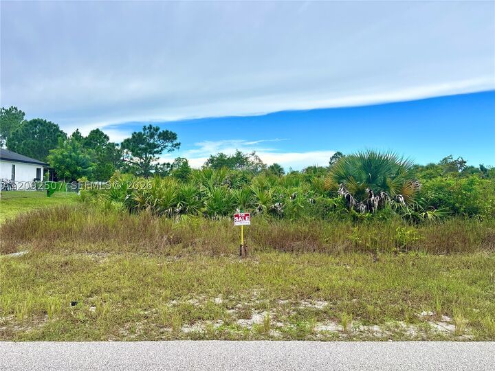 Property Photo:  650 Valley Ave S  FL 33974 