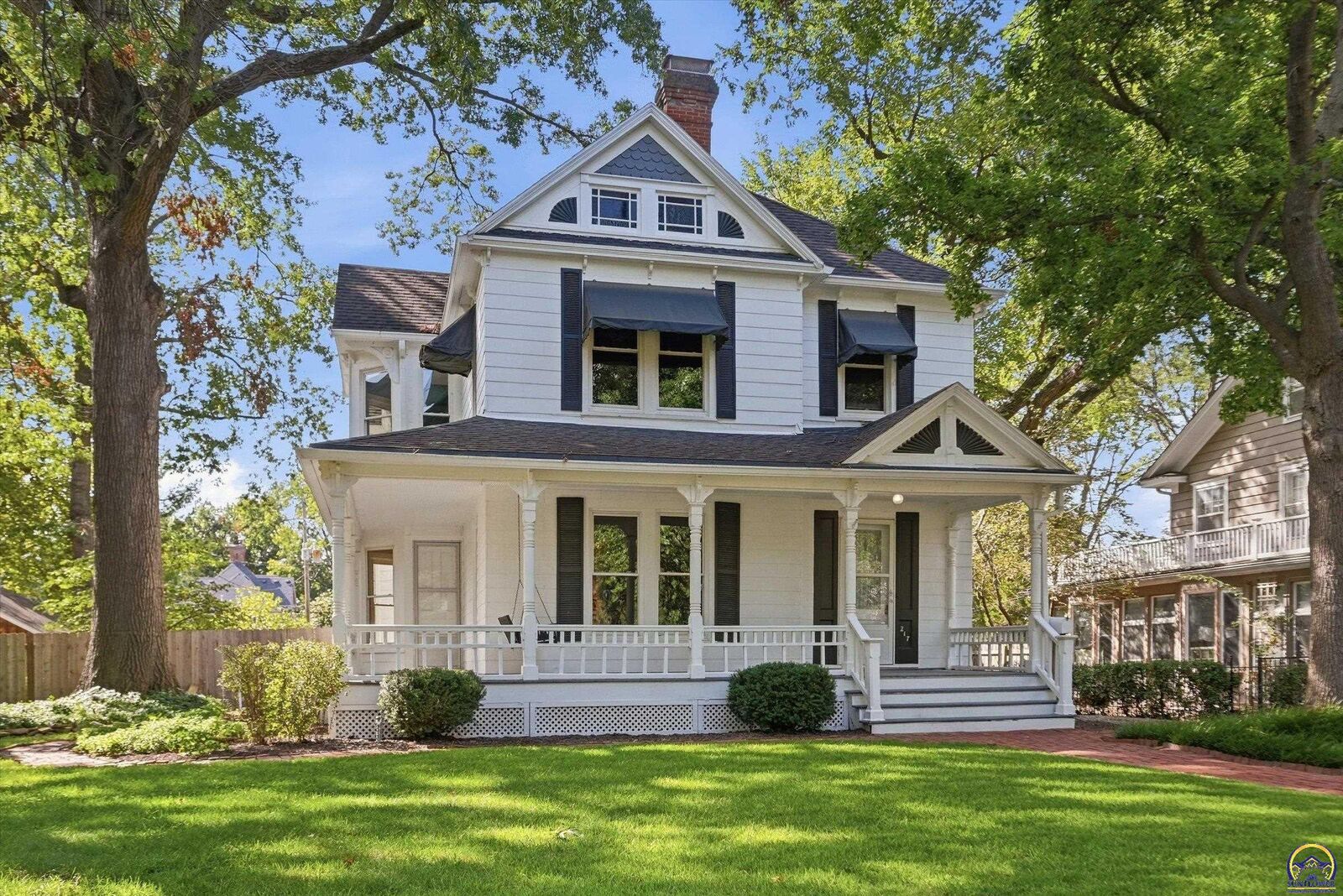 Property Photo:  217 SW Greenwood Ave  KS 66606 