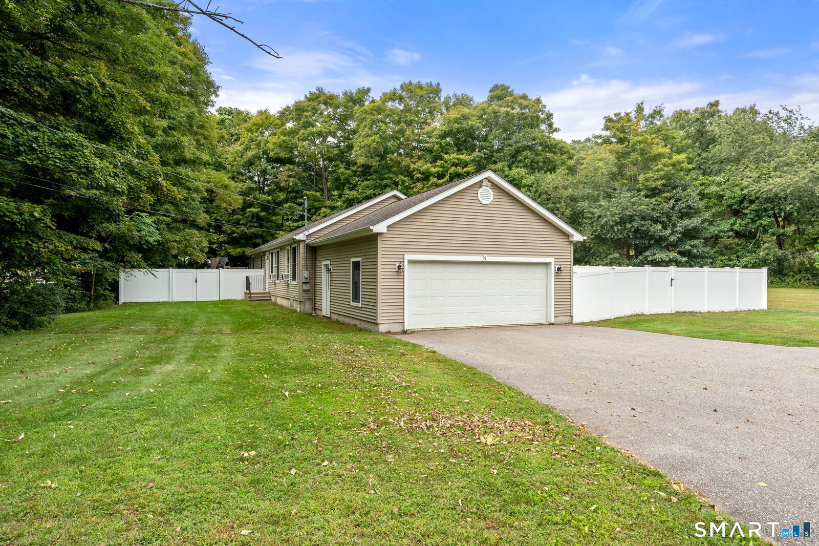 Property Photo:  9 Sunnyside East Rd Extension  CT 06360 