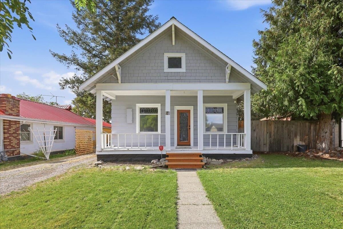 Property Photo: 2923 N Smith St WA 99207