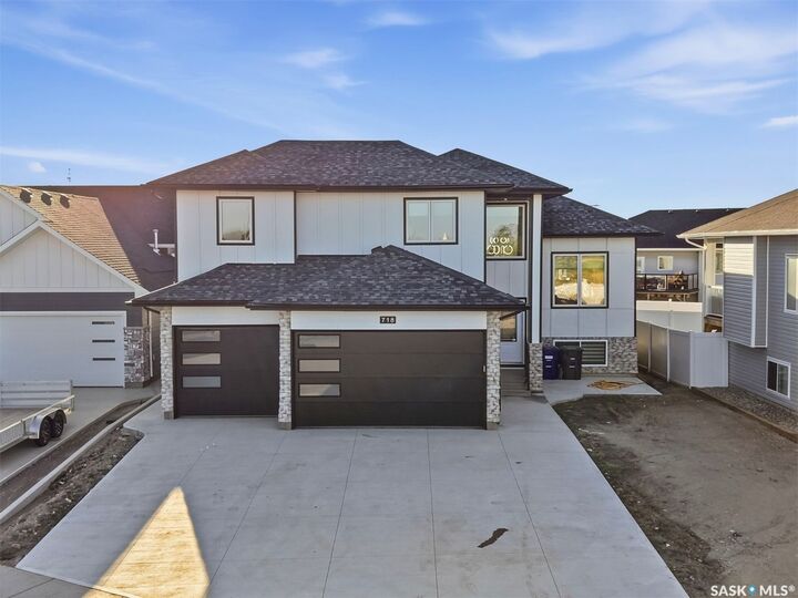 Property Photo:  718 Weir Crescent  SK S0K 4S4 