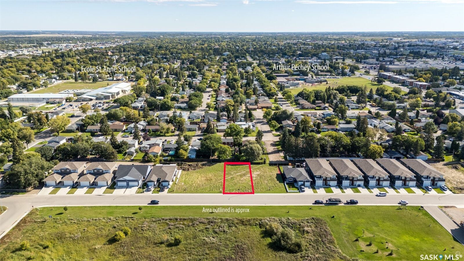 Property Photo:  2540 Woodbridge Drive  SK S6W 0A7 