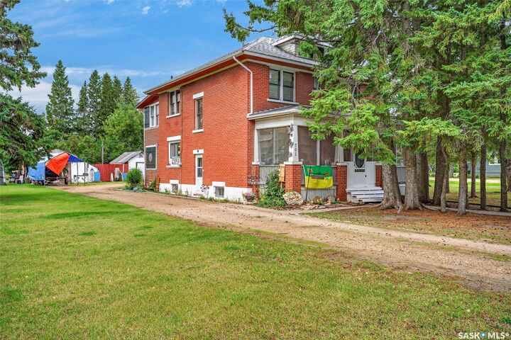 Property Photo:  701 2nd Avenue  SK S0E 1P0 