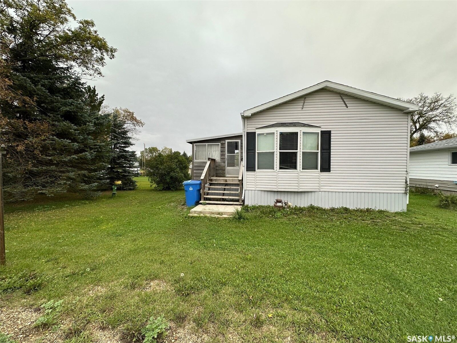 Property Photo:  211 North Street  SK S0G 4T0 