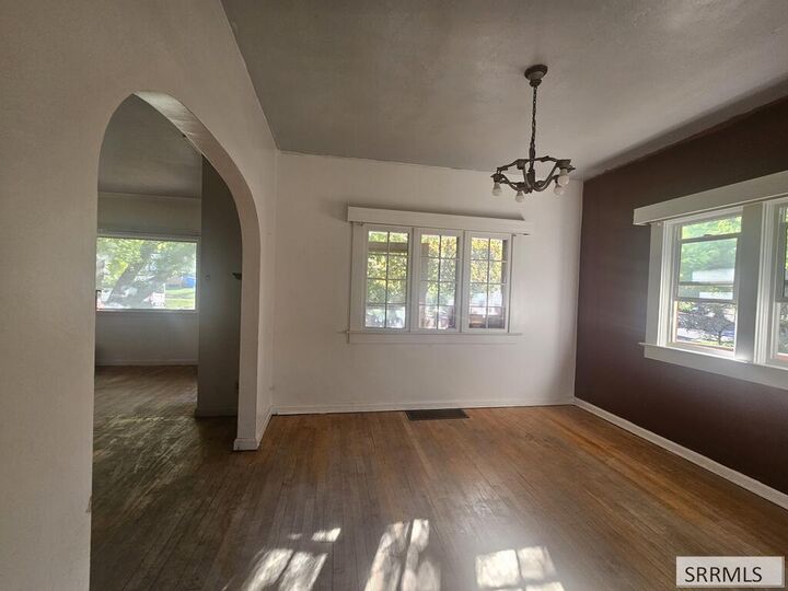 Property Photo: 140 N Lincoln Avenue ID 83204