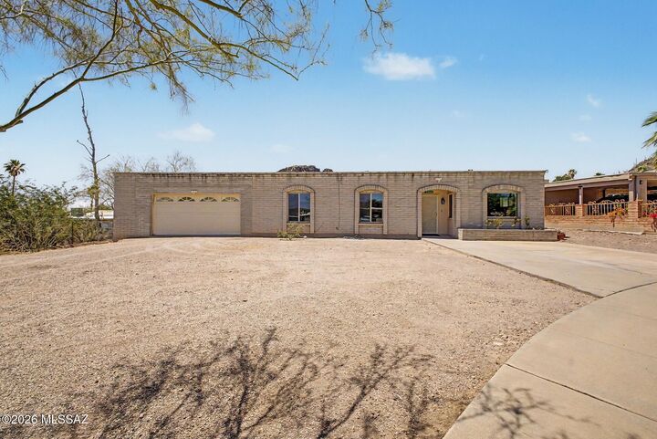 Property Photo: 3225 W Dakota Street AZ 85746