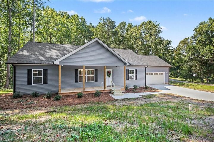 Property Photo: 406 Grant Street NC 27055
