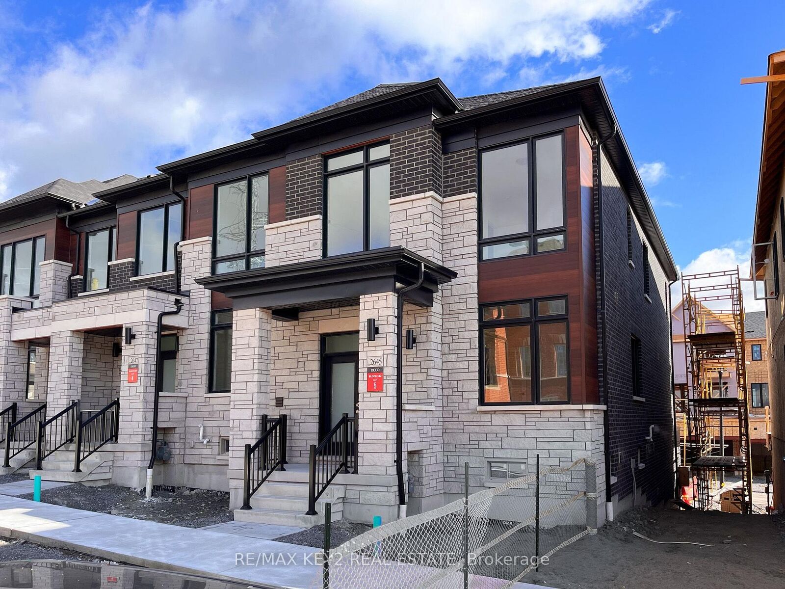 Property Photo:  2645 Apricot Lane  ON L1X 0M3 