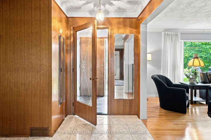 Property Photo:  855 Mountainview Avenue  ON K2B 5G1 