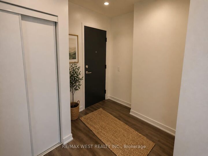 Property Photo:  1808 St Clair Avenue W 614  ON M6N 0C1 