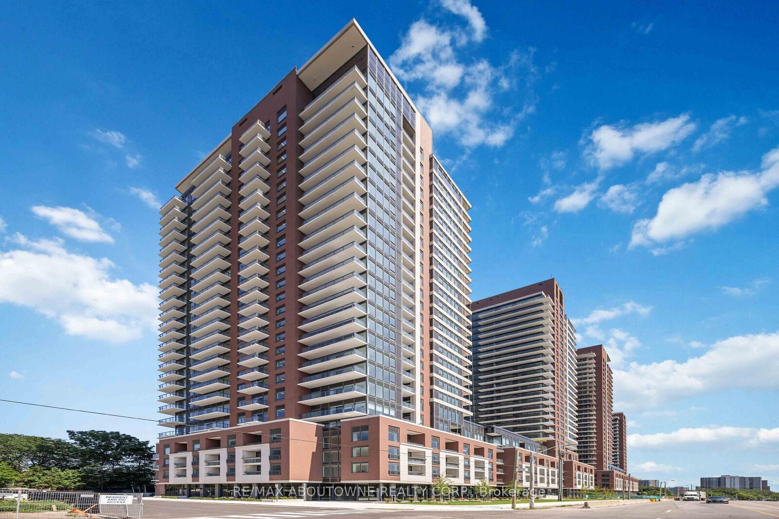 Property Photo:  4010 Eglinton Avenue W 2105  ON M9A 0G5 
