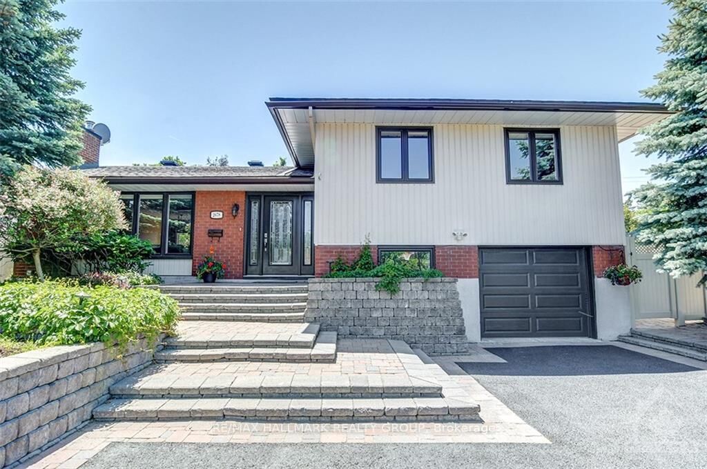 Property Photo:  2678 Ulster Crescent  ON K1V 8J6 
