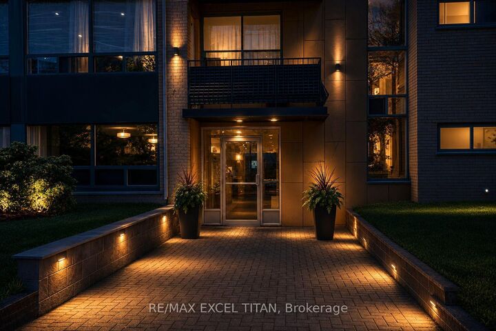 Property Photo:  77 Erskine Avenue 205  ON M4P 1Y5 