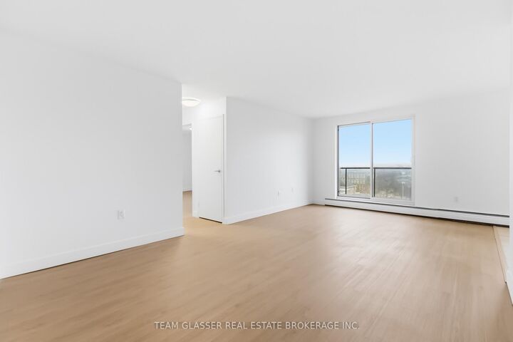 Property Photo: 498 Queens Avenue 802 ON N6B 3K9