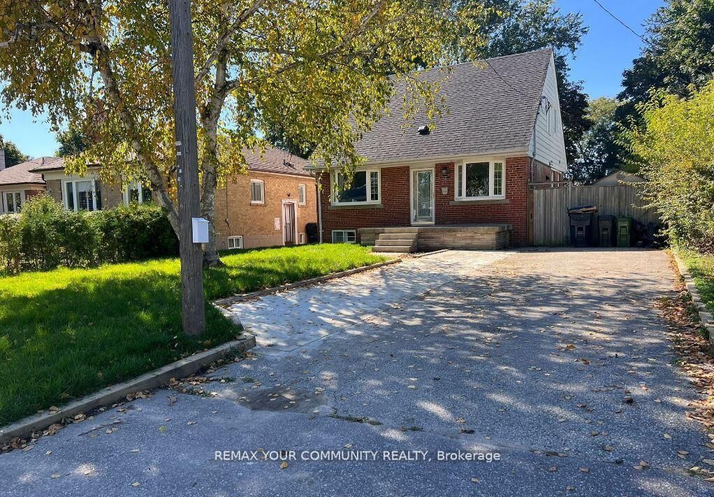 Property Photo:  16 Robertsfield Crescent  ON M1R 2X2 