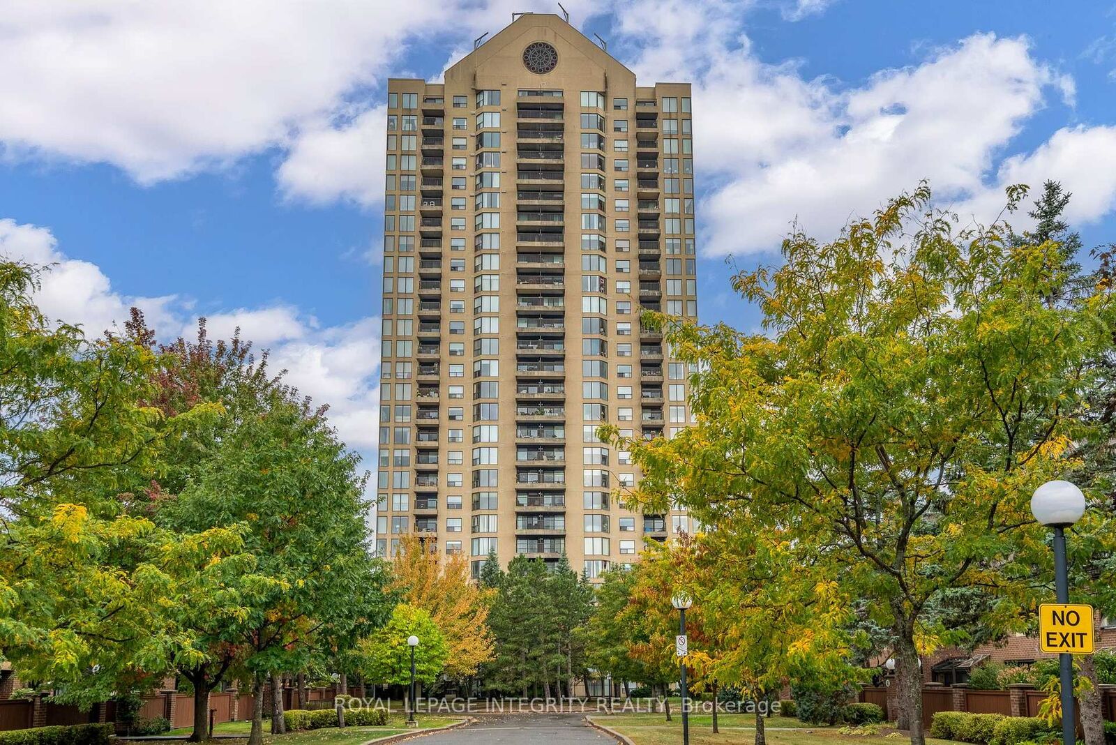 Property Photo:  545 St. Laurent Boulevard 302  ON K1K 4H9 