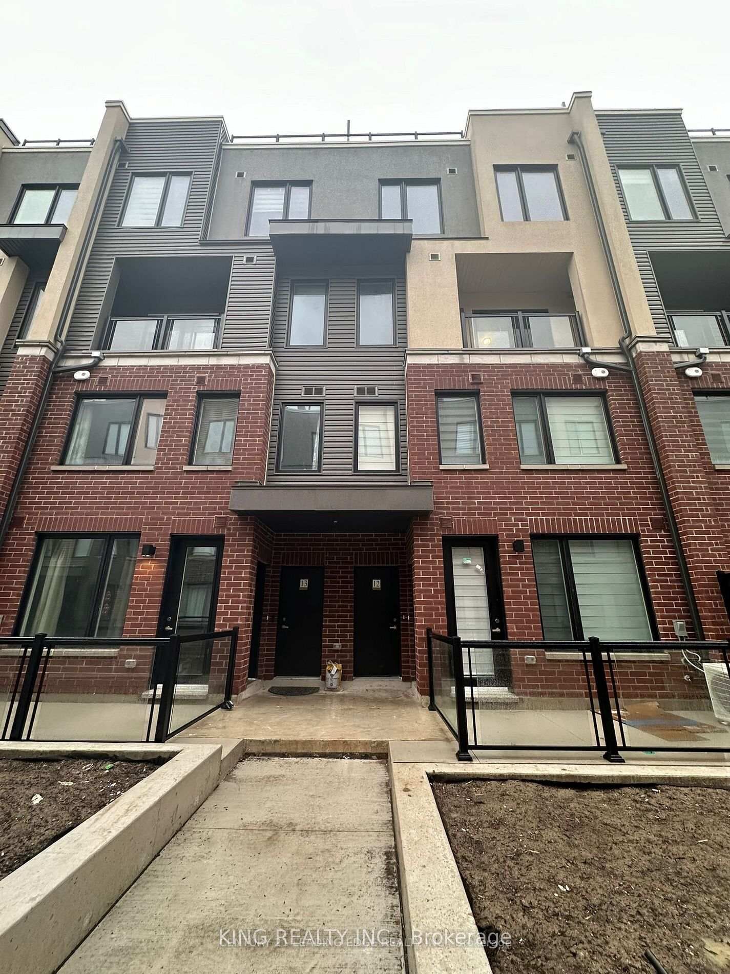 Property Photo:  3409 Ridgeway Drive 32  ON L5L 0B9 