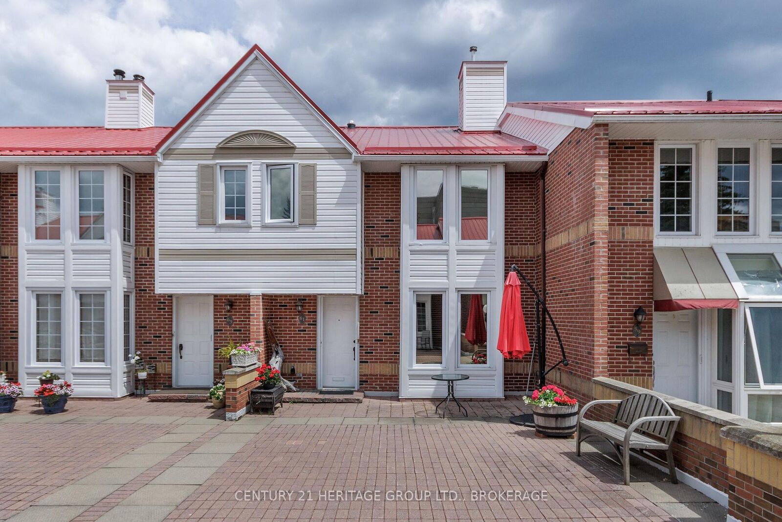 Property Photo:  1 Place D'Armes N/A 61  ON K7K 6S3 