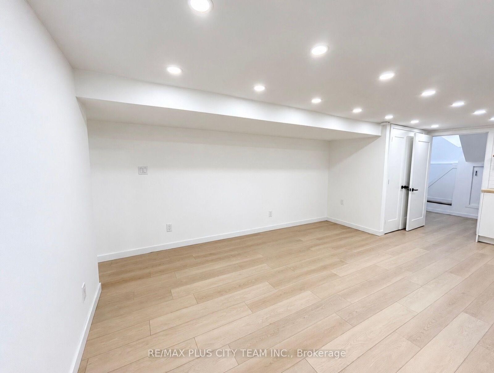 Property Photo:  148 Ascot Avenue Lower  ON M6E 1G4 