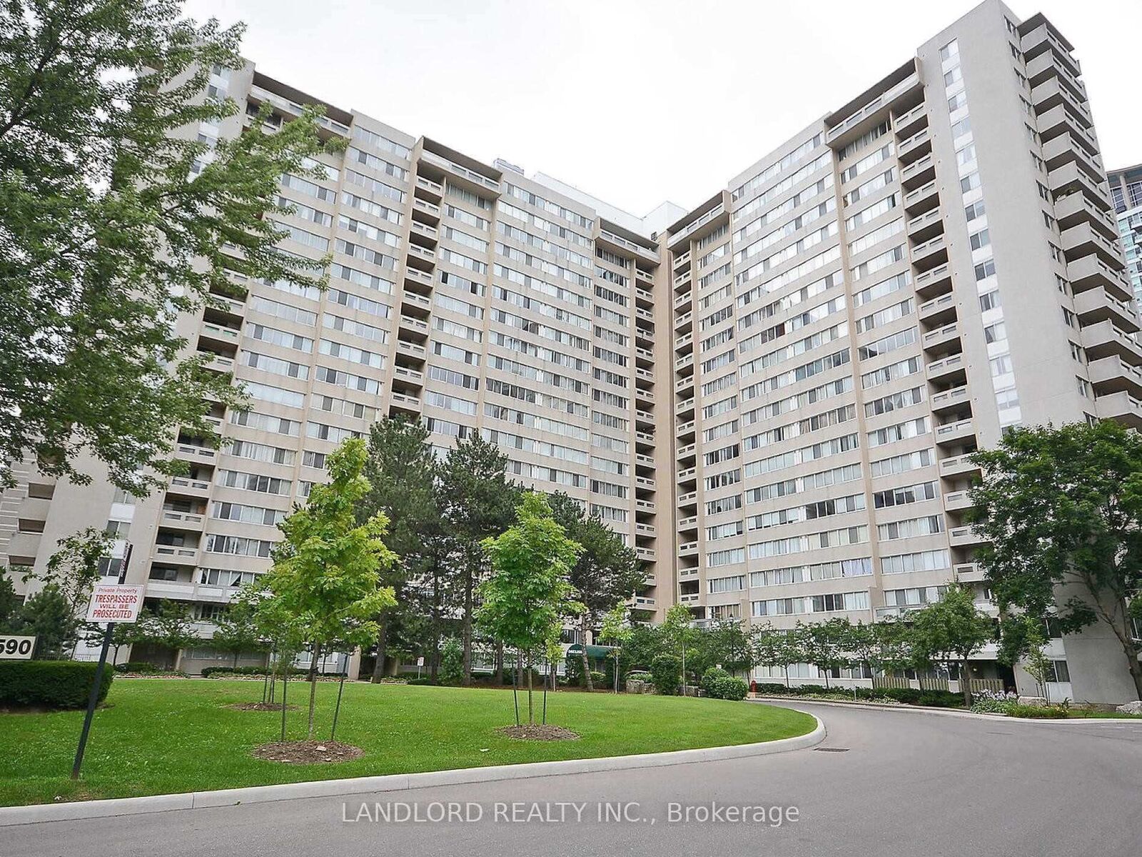 Property Photo:  3590 Kaneff Crescent 405  ON L5A 3X3 