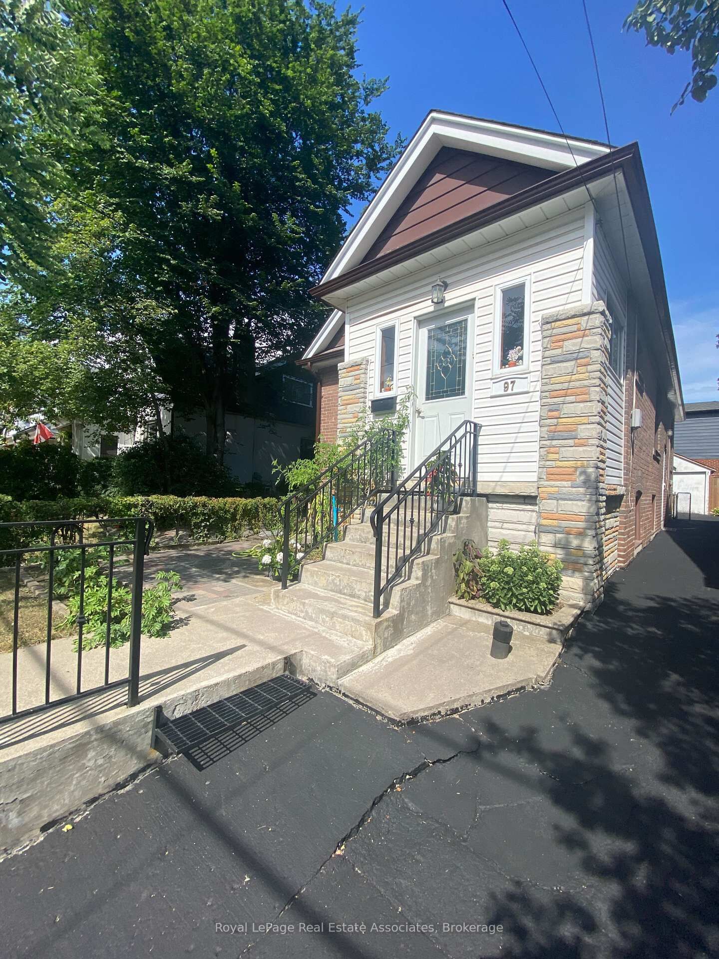 Property Photo: 97 Oak Park Avenue Lower ON M4C 4M6