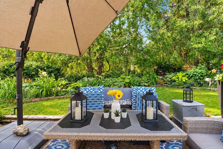 Property Photo:  444 Oxbow Crescent  ON L9Y 5B4 