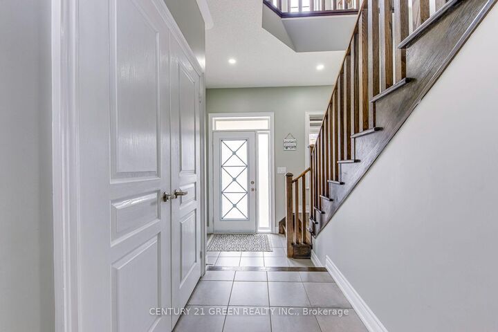 Property Photo:  99 McKnight Avenue N  ON L8B 0T8 