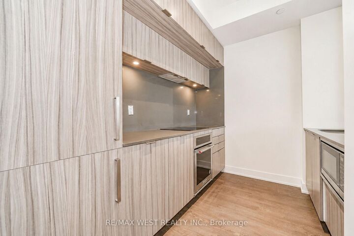 Property Photo:  80 Vanauley Street 203  ON M5T 0C9 