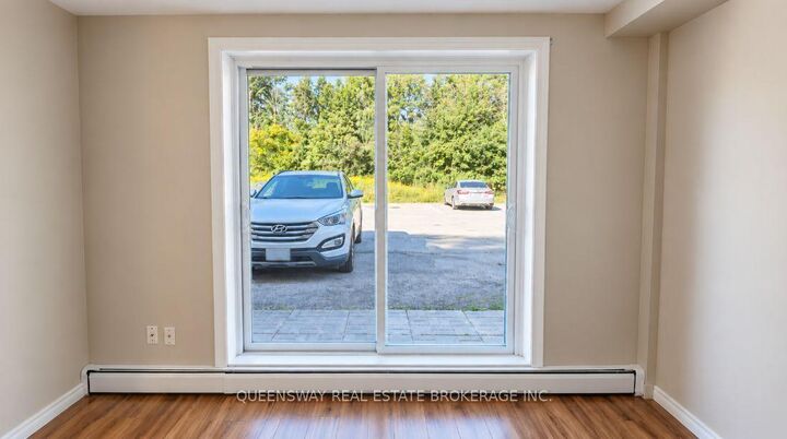 Property Photo: 689 Barber Avenue 5 ON N4W 1S4