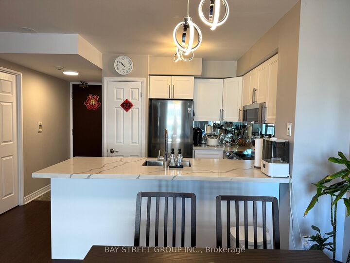 Property Photo:  18 Parkview Avenue 1203  ON M2N 7H7 