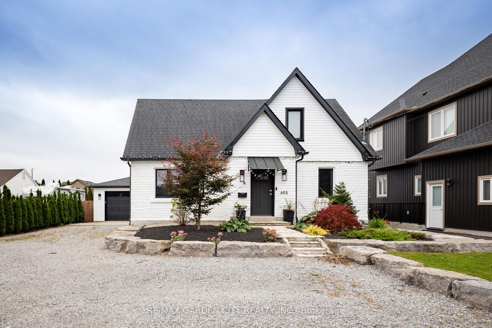 Property Photo:  695 Quaker Road  ON L3C 3H3 