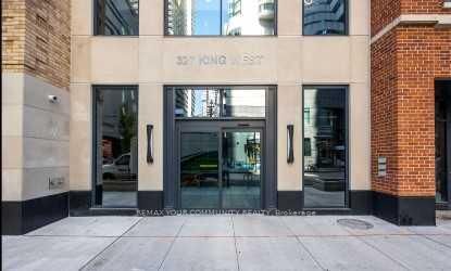 Property Photo:  327 King Street W 4602  ON M5V 0W7 